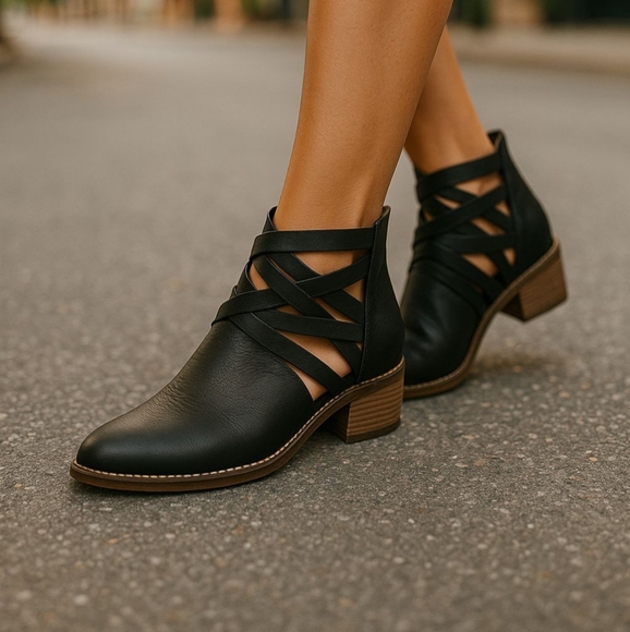 Seychelles Shoes - Seychelles Of LA- Shootie, Shoe/Bootie, Black Leather Uppers, Zipper Back,